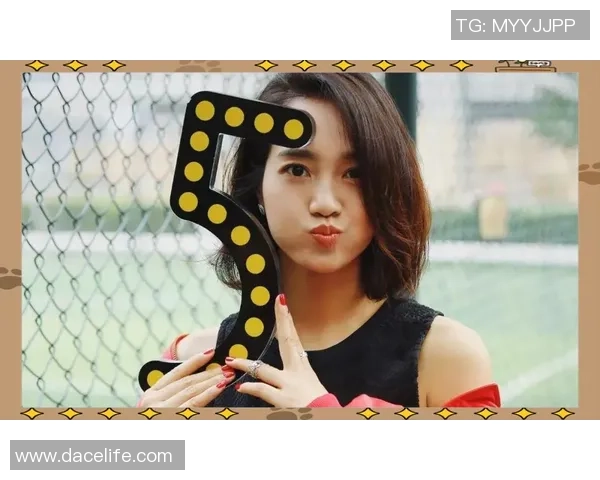 阿静的足球梦与成长之路：从校园小将到绿茵场上的闪耀明星